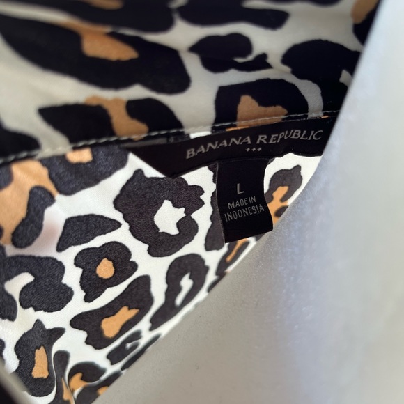 Banana Republic Leopard Button Down - Picture 2 of 7